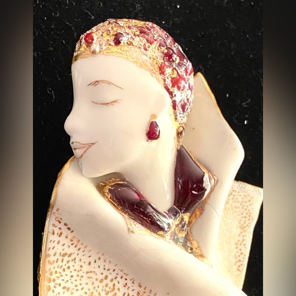 Brooch Ceramic & Glass, Ivory, Hand Painted Gold, Hot Red Glass 3x3” Excellent - Picture 3 of 7